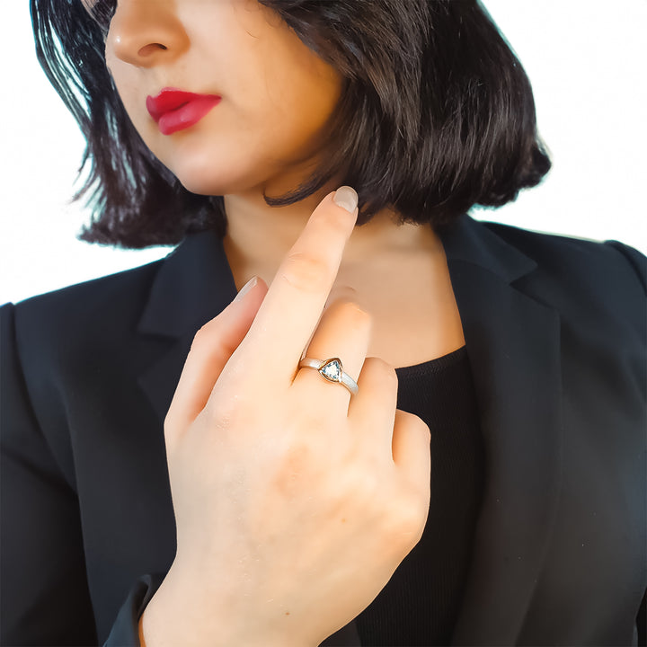 Ring mit blauem Topasstein